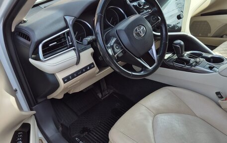 Toyota Camry, 2018 год, 2 980 000 рублей, 10 фотография