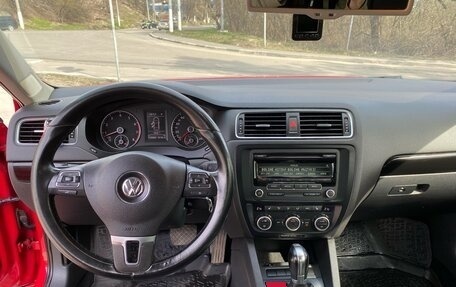 Volkswagen Jetta VI, 2013 год, 1 500 000 рублей, 6 фотография