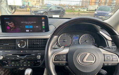 Lexus RX IV рестайлинг, 2019 год, 4 300 000 рублей, 6 фотография