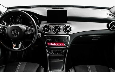 Mercedes-Benz GLA, 2018 год, 3 150 000 рублей, 11 фотография