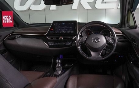 Toyota C-HR I рестайлинг, 2018 год, 2 399 000 рублей, 6 фотография