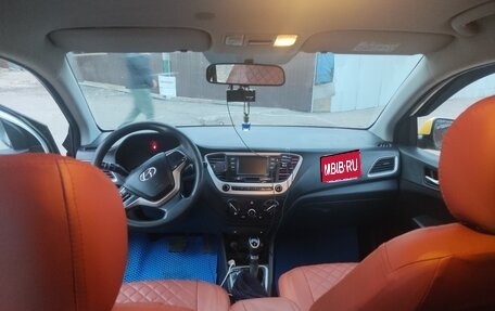 Hyundai Solaris II рестайлинг, 2018 год, 820 000 рублей, 1 фотография