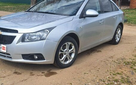 Chevrolet Cruze II, 2010 год, 590 000 рублей, 2 фотография