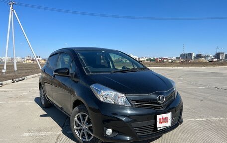Toyota Vitz, 2013 год, 900 000 рублей, 2 фотография