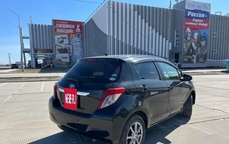 Toyota Vitz, 2013 год, 900 000 рублей, 3 фотография