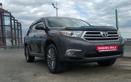 Toyota Highlander III, 2013 год, 2 600 000 рублей, 2 фотография
