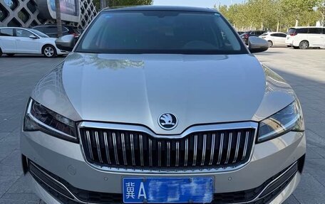 Skoda Superb III рестайлинг, 2021 год, 1 630 200 рублей, 2 фотография