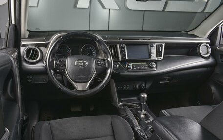 Toyota RAV4, 2017 год, 2 399 000 рублей, 6 фотография