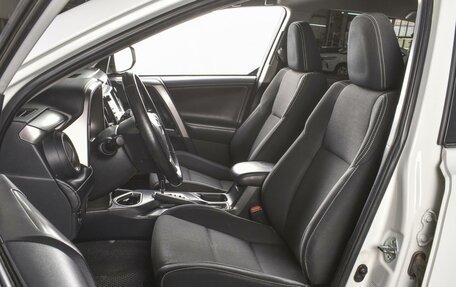 Toyota RAV4, 2017 год, 2 399 000 рублей, 10 фотография
