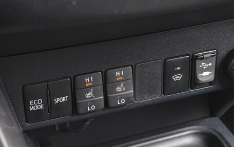 Toyota RAV4, 2017 год, 2 399 000 рублей, 13 фотография