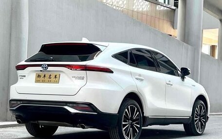 Toyota Venza, 2022 год, 3 650 000 рублей, 2 фотография
