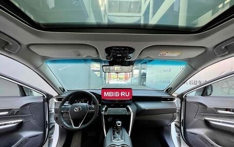 Toyota Venza, 2022 год, 3 650 000 рублей, 7 фотография