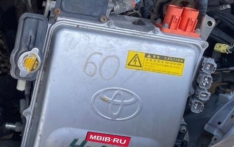 Toyota Prius IV XW50, 1998 год, 470 000 рублей, 12 фотография