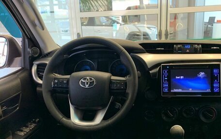 Toyota Hilux VIII, 2015 год, 2 400 000 рублей, 11 фотография