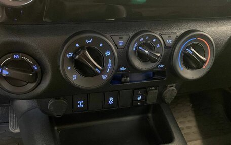 Toyota Hilux VIII, 2015 год, 2 400 000 рублей, 19 фотография