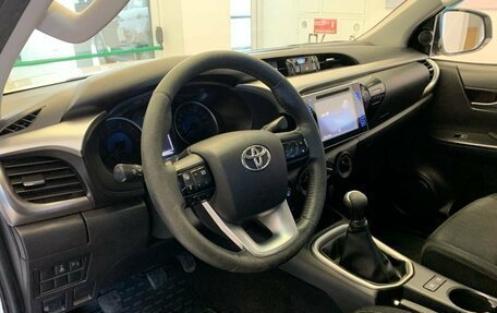 Toyota Hilux VIII, 2015 год, 2 400 000 рублей, 13 фотография