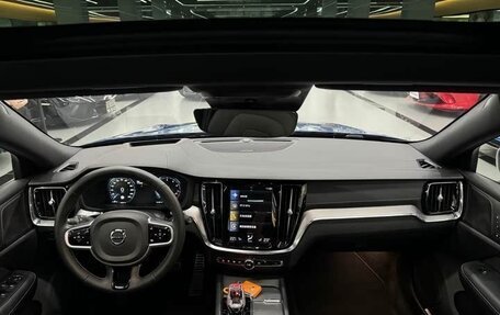 Volvo V60 II, 2021 год, 3 585 000 рублей, 9 фотография