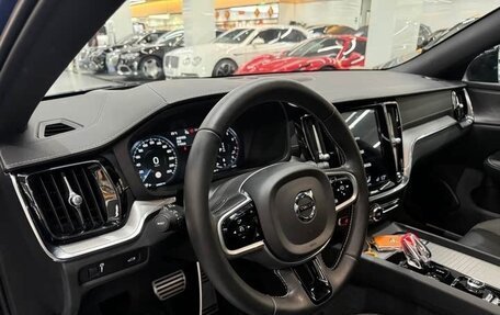 Volvo V60 II, 2021 год, 3 585 000 рублей, 8 фотография