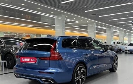 Volvo V60 II, 2021 год, 3 585 000 рублей, 6 фотография