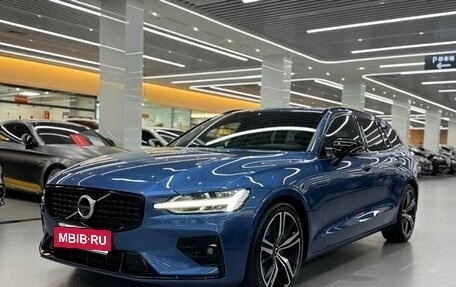 Volvo V60 II, 2021 год, 3 585 000 рублей, 3 фотография