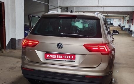 Volkswagen Tiguan II, 2018 год, 2 300 000 рублей, 4 фотография