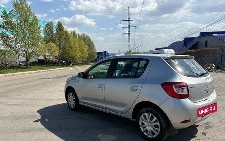 Renault Sandero II рестайлинг, 2014 год, 700 000 рублей, 2 фотография