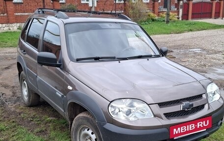 Chevrolet Niva I рестайлинг, 2015 год, 645 000 рублей, 4 фотография