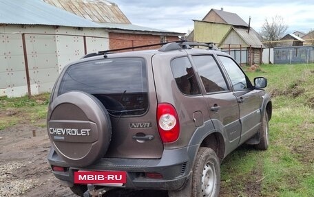 Chevrolet Niva I рестайлинг, 2015 год, 645 000 рублей, 3 фотография