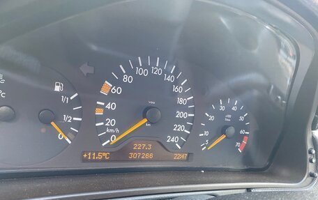 Mercedes-Benz E-Класс, 1998 год, 300 000 рублей, 10 фотография