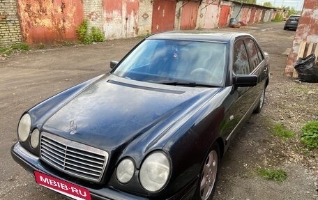 Mercedes-Benz E-Класс, 1998 год, 300 000 рублей, 2 фотография