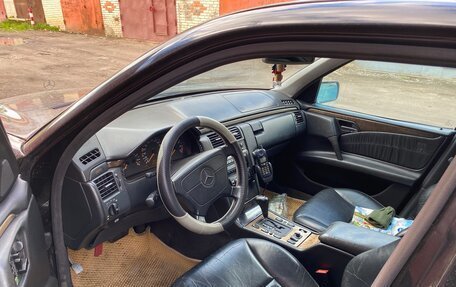 Mercedes-Benz E-Класс, 1998 год, 300 000 рублей, 8 фотография