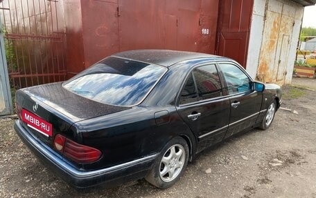 Mercedes-Benz E-Класс, 1998 год, 300 000 рублей, 3 фотография