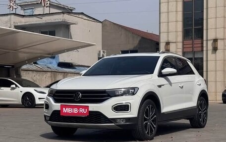 Volkswagen T-Roc I, 2022 год, 1 890 000 рублей, 2 фотография