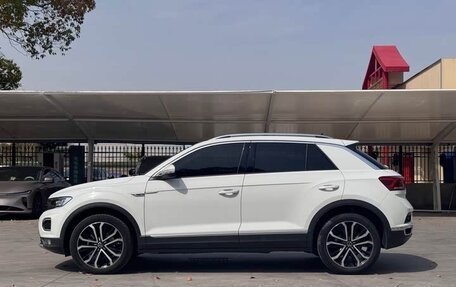 Volkswagen T-Roc I, 2022 год, 1 890 000 рублей, 3 фотография