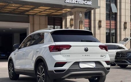 Volkswagen T-Roc I, 2022 год, 1 890 000 рублей, 6 фотография
