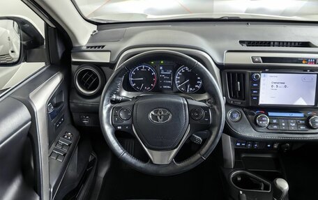 Toyota RAV4, 2018 год, 2 755 000 рублей, 15 фотография