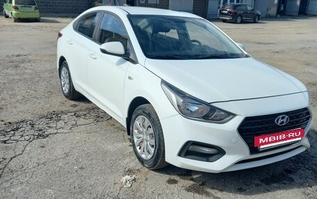 Hyundai Solaris II рестайлинг, 2018 год, 1 290 000 рублей, 2 фотография
