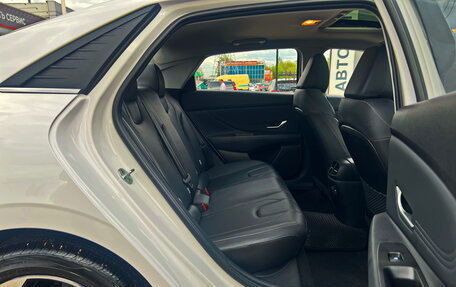 Hyundai Elantra, 2023 год, 2 390 000 рублей, 12 фотография