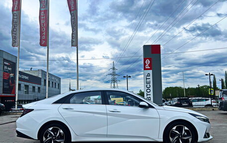 Hyundai Elantra, 2023 год, 2 390 000 рублей, 8 фотография