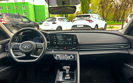 Hyundai Elantra, 2023 год, 2 390 000 рублей, 16 фотография