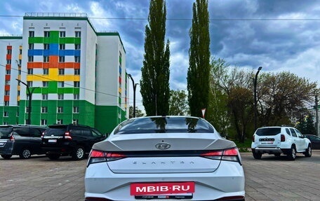 Hyundai Elantra, 2023 год, 2 390 000 рублей, 6 фотография