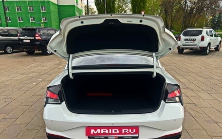 Hyundai Elantra, 2023 год, 2 390 000 рублей, 34 фотография