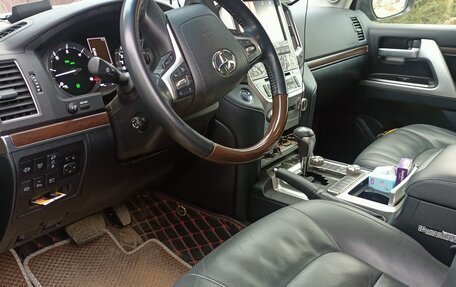 Toyota Land Cruiser 200, 2019 год, 10 000 000 рублей, 7 фотография