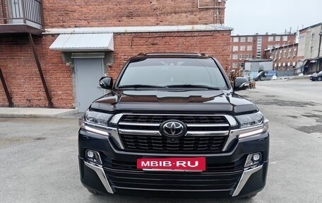 Toyota Land Cruiser 200, 2020 год, 9 900 000 рублей, 2 фотография