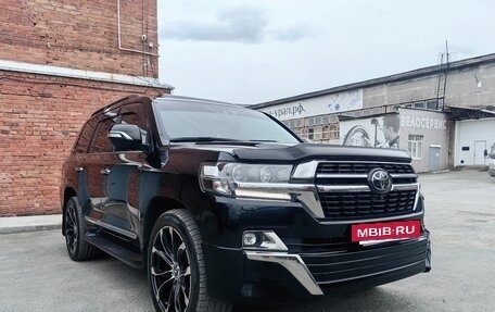 Toyota Land Cruiser 200, 2020 год, 9 900 000 рублей, 3 фотография