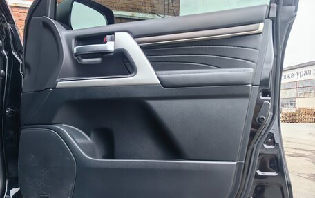 Toyota Land Cruiser 200, 2020 год, 9 900 000 рублей, 21 фотография