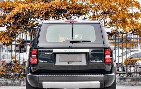 Toyota Land Cruiser Prado, 2024 год, 8 450 000 рублей, 5 фотография
