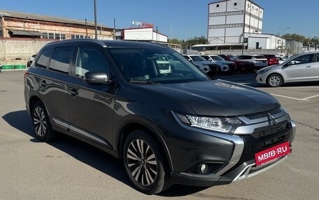 Mitsubishi Outlander III рестайлинг 3, 2019 год, 2 161 000 рублей, 3 фотография