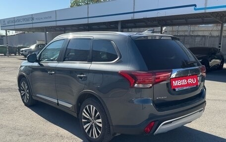 Mitsubishi Outlander III рестайлинг 3, 2019 год, 2 161 000 рублей, 4 фотография