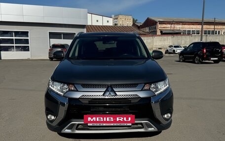 Mitsubishi Outlander III рестайлинг 3, 2019 год, 2 161 000 рублей, 2 фотография